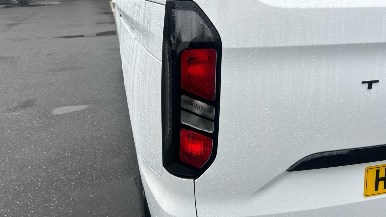 Ford Tourneo Custom 340 L2 Petrol Fwd 2.5 PHEV 232ps H1 Zetec 8 seater Auto